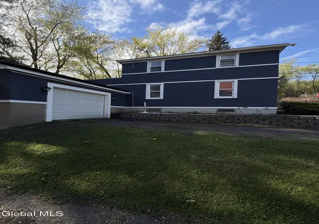 Photo 2 of Single family home for sale at 27 N Mcnab Ave, Gloversville, NY 12078 | MLS# 202624810 | Listing updated on 2026-09-01