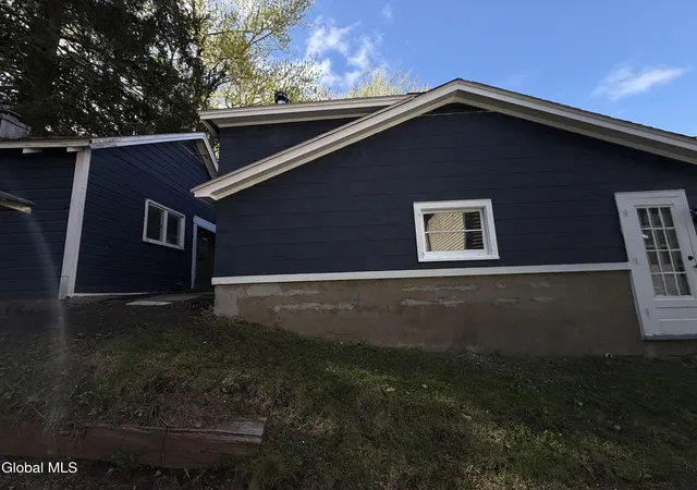 Photo 3 of Single family home for sale at 27 N Mcnab Ave, Gloversville, NY 12078 | MLS# 202624810 | Listing updated on 2026-09-01