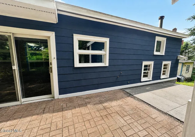 Photo 4 of Single family home for sale at 27 N Mcnab Ave, Gloversville, NY 12078 | MLS# 202624810 | Listing updated on 2026-09-01