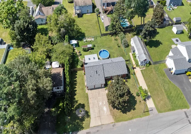 Photo 2 of Sale Pending at 2077 Amsterdam Ave, Schenectady, NY 12303 | MLS# 202624794 | Listing updated on 2026-08-31