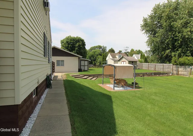 Photo 4 of Sale Pending at 1951 Greenpoint Ave, Schenectady, NY 12303 | MLS# 202624409 | Listing updated on 2026-08-30