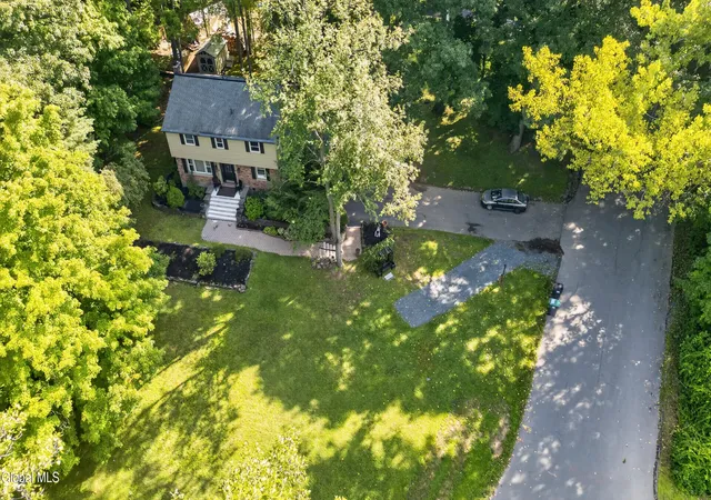 Photo 3 of Single family home for sale at 14 Brookwood Dr, Clifton Park, NY 12065 | MLS# 202624746 | Listing updated on 2026-09-17