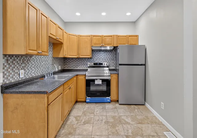 Listing Photo 4 - Condo for sale in building located at 22 N Manning Blvd, Albany, NY 12206