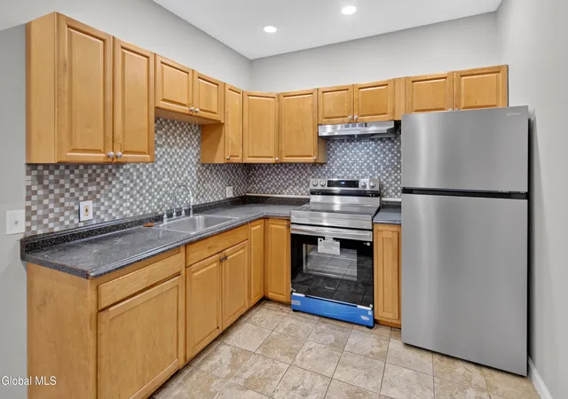 Listing Photo 5 - Condo for sale in building located at 22 N Manning Blvd, Albany, NY 12206
