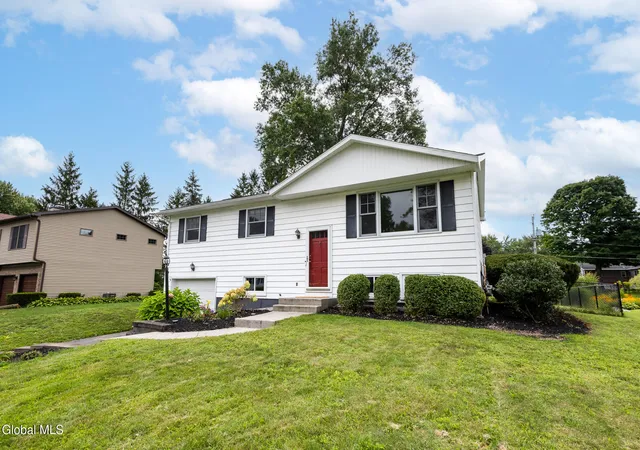 Photo 4 of Sale Pending at 32 Comely Ln, Latham, NY 12110 | MLS# 202624471 | Listing updated on 2026-08-31