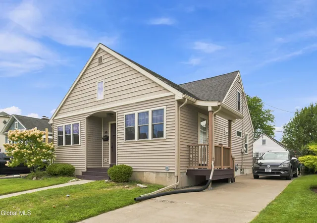 Photo 3 of Sale Pending at 197 Sycamore St, Albany, NY 12209 | MLS# 202624498 | Listing updated on 2026-08-31