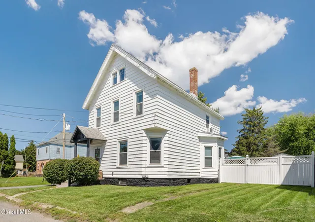 Photo 3 of Single family home for sale at 1256 Main St, Rotterdam, NY 12150 | MLS# 202624688 | Listing updated on 2026-09-17
