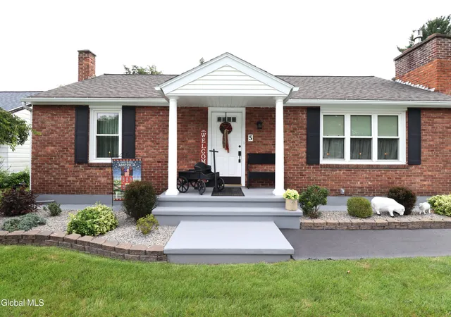 Photo 2 of Sale Pending at 5 Carolyn Ln, Schenectady, NY 12302 | MLS# 202624422 | Listing updated on 2026-08-30