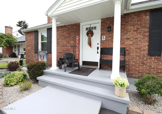 Photo 3 of Sale Pending at 5 Carolyn Ln, Schenectady, NY 12302 | MLS# 202624422 | Listing updated on 2026-08-30