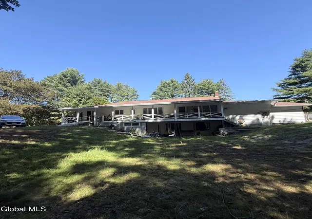 Photo 4 of Sale Pending at 181 S Kingsboro Ave, Gloversville, NY 12078 | MLS# 202624596 | Listing updated on 2026-10-07