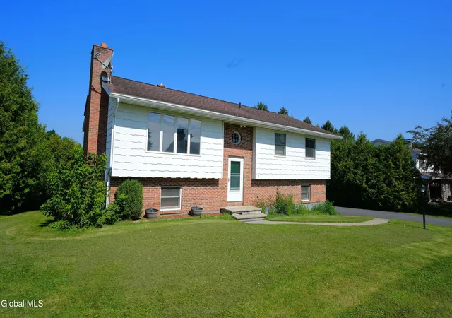 1st image of 4 Sylvia Ln, Amsterdam, NY 12010 | MLS# 202624619