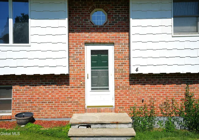 Photo 3 of Single family home for sale at 4 Sylvia Ln, Amsterdam, NY 12010 | MLS# 202624619 | Listing updated on 2026-09-18