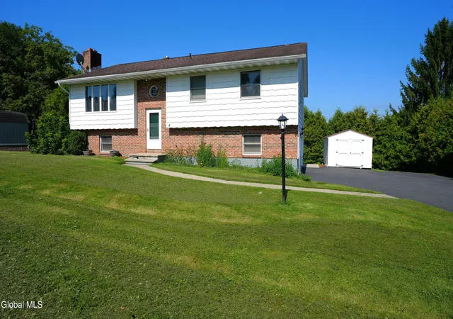Photo 4 of Sale Pending at 4 Sylvia Ln, Amsterdam, NY 12010 | MLS# 202624619 | Listing updated on 2026-09-30