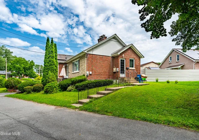 Photo 3 of Single family home for sale at 35 Brookland Ave, Albany, NY 12203 | MLS# 202624662 | Listing updated on 2026-09-13