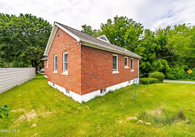 Photo 3 of Single family home for sale at 35 Brookland Ave, Albany, NY 12203 | MLS# 202624662 | Listing updated on 2026-09-26