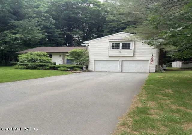 3rd image of 4 Woodlake Dr, Wilton, NY 12831 | MLS# 202624631