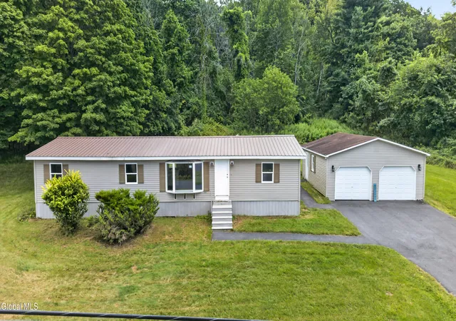 Photo 1 of Single family home for sale at 683 Knickerbocker Rd, Schaghticoke, NY 12154 | MLS# 202624773 | Listing updated on 2026-09-18