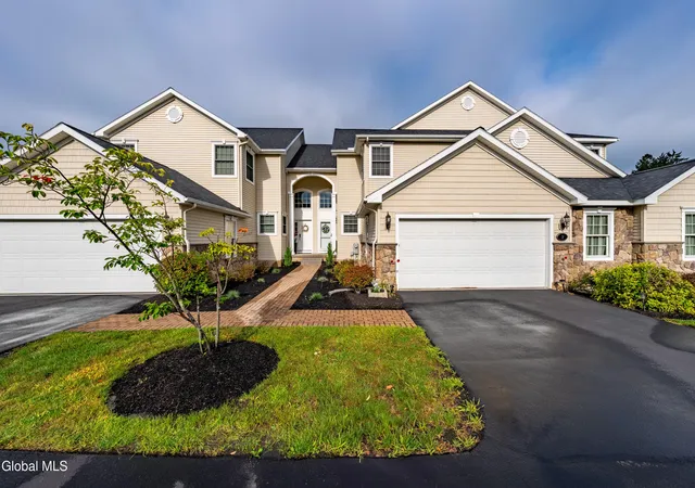 Photo 2 of Sale Pending at 9 Davis Ct, Albany, NY 12208 | MLS# 202625013 | Listing updated on 2026-09-02