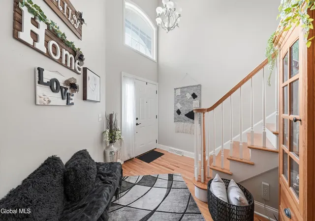 Photo 4 of Sale Pending at 9 Davis Ct, Albany, NY 12208 | MLS# 202625013 | Listing updated on 2026-09-02