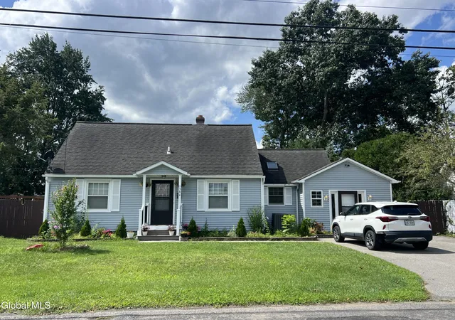 Photo 2 of Single family home for sale at 1384 Lawn Ave, Rotterdam, NY 12306 | MLS# 202624781 | Listing updated on 2026-09-13