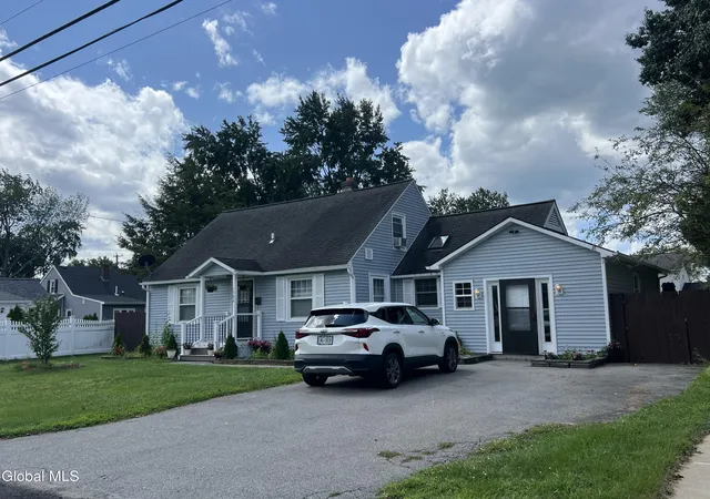 Photo 3 of Single family home for sale at 1384 Lawn Ave, Rotterdam, NY 12306 | MLS# 202624781 | Listing updated on 2026-09-13