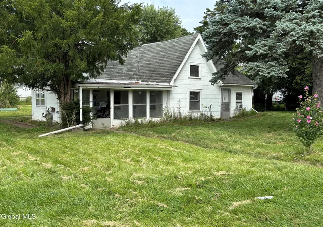 Photo 1 of Single family home for sale at 129 Main Ave, North Greenbush, NY 12198 | MLS# 202625098 | Listing updated on 2026-09-14