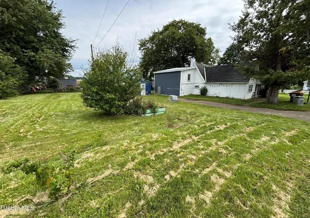 Photo 3 of Single family home for sale at 129 Main Ave, North Greenbush, NY 12198 | MLS# 202625098 | Listing updated on 2026-09-14