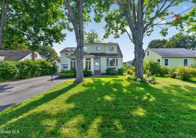 Photo 3 of Single family home for sale at 9 Nielsen Rd, Guilderland, NY 12085 | MLS# 202624898 | Listing updated on 2026-09-15