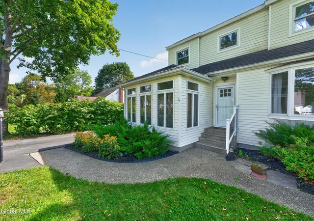 Photo 4 of Single family home for sale at 9 Nielsen Rd, Guilderland, NY 12085 | MLS# 202624898 | Listing updated on 2026-09-15