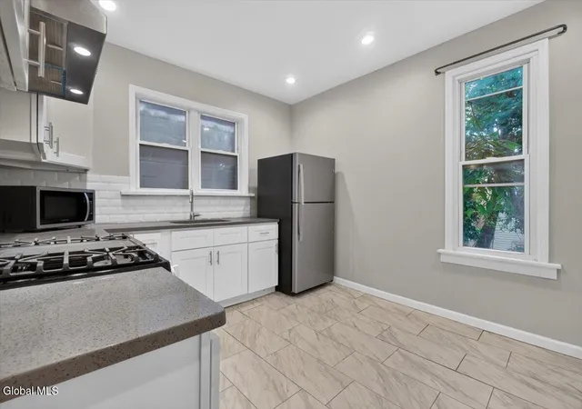 Photo 4 of Sale Pending at 762 Clinton Ave, Albany, NY 12206 | MLS# 202624678 | Listing updated on 2026-10-01