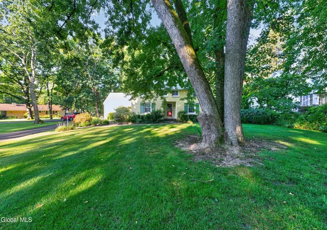 Photo 3 of Sale Pending at 951 St Davids Ln, Niskayuna, NY 12309 | MLS# 202624849 | Listing updated on 2026-08-31