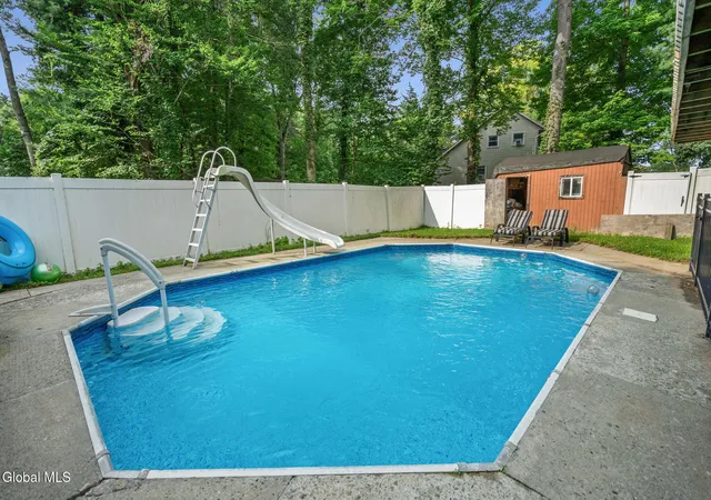 Photo 4 of Single family home for sale at 3 Sunrise Ter, Clifton Park, NY 12065 | MLS# 202624991 | Listing updated on 2026-09-13