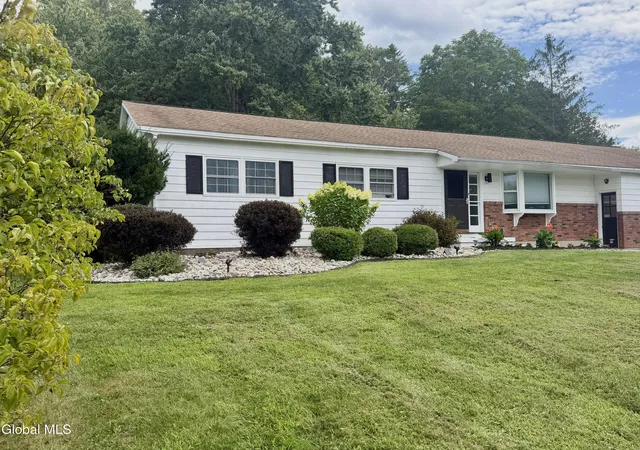 Photo 3 of Single family home for sale at 110 Country Ridge Ct, Amsterdam, NY 12010 | MLS# 202624802 | Listing updated on 2026-09-17