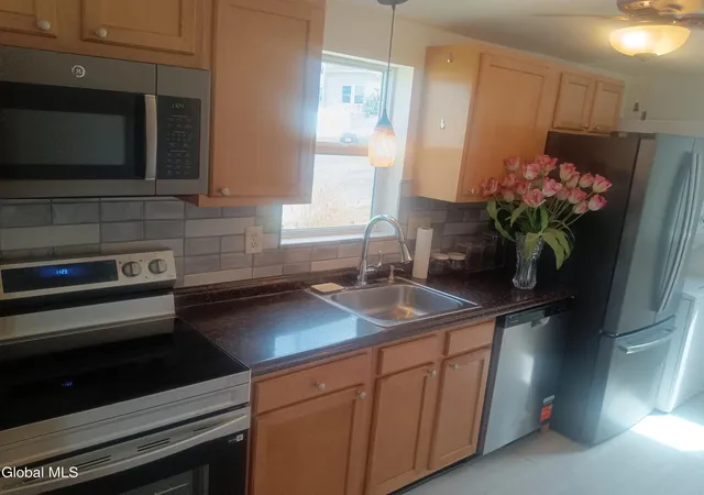 Photo 4 of Sale Pending at 1650 2Nd St, Rensselaer, NY 12144 | MLS# 202624753 | Listing updated on 2026-09-26