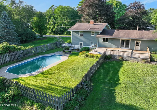 Photo 3 of Sale Pending at 137 Mammoth Spring Rd, North Greenbush, NY 12198 | MLS# 202624848 | Listing updated on 2026-09-10
