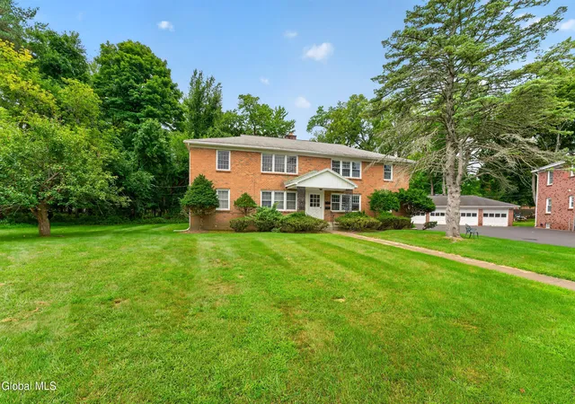 Photo 3 of Sale Pending at 11 Kensington Ct #APT 3, Bethlehem, NY 12054 | MLS# 202624801 | Listing updated on 2026-09-11