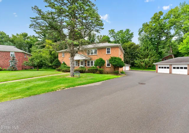 Photo 3 of Sale Pending at 11 Kensington Ct #APT 3, Bethlehem, NY 12054 | MLS# 202624801 | Listing updated on 2026-09-11