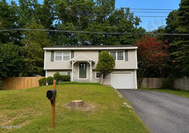 Photo 1 of Single family home for sale at 31 Northway Ct, Saratoga Springs, NY 12866 | MLS# 202625023 | Listing updated on 2026-08-30