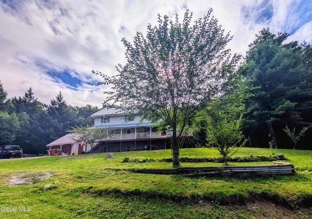 Photo 1 of Single family home for sale at 15 Mercurio Wy, Hampton, NY 12837 | MLS# 202624779 | Listing updated on 2026-09-02