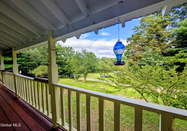 Photo 2 of Single family home for sale at 15 Mercurio Wy, Hampton, NY 12837 | MLS# 202624779 | Listing updated on 2026-09-02