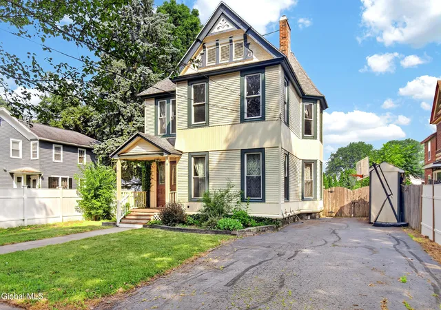 Photo 1 of Single family home for sale at 18 Grove St, Baldwinsville, NY 13027 | MLS# 202624797 | Listing updated on 2026-09-08
