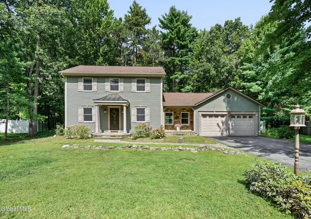 Photo 1 of Single family home for sale at 3 Woodmint Pl, Malta, NY 12020 | MLS# 202624829 | Listing updated on 2026-09-17