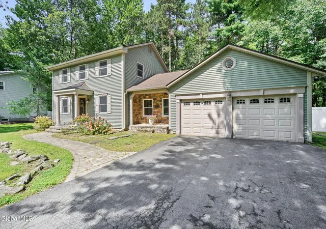 Photo 2 of Single family home for sale at 3 Woodmint Pl, Malta, NY 12020 | MLS# 202624829 | Listing updated on 2026-09-17