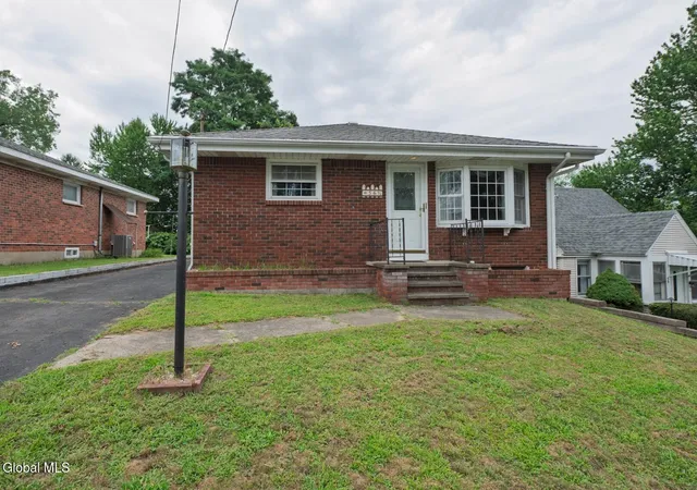 Photo 2 of Sale Pending at 565 Braintree St, Colonie, NY 12205 | MLS# 202624835 | Listing updated on 2026-08-29
