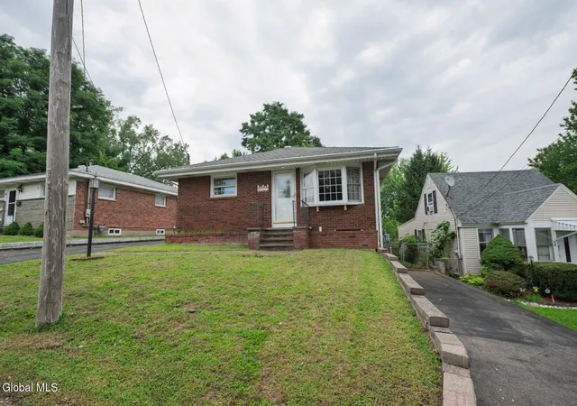 Photo 3 of Sale Pending at 565 Braintree St, Colonie, NY 12205 | MLS# 202624835 | Listing updated on 2026-08-29