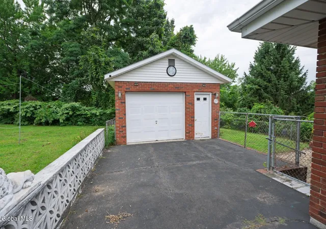 Photo 4 of Sale Pending at 565 Braintree St, Colonie, NY 12205 | MLS# 202624835 | Listing updated on 2026-08-29