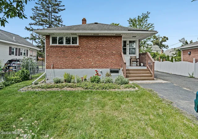 Photo 1 of Sale Pending at 106 Edgecomb St, Albany, NY 12209 | MLS# 202624954 | Listing updated on 2026-09-10