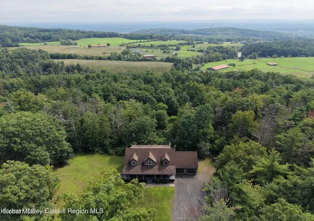 Photo 4 of Single family home for sale at 300 Hinrichsen Heights Rd, Coxsackie, NY 12051 | MLS# 202624861 | Listing updated on 2026-09-02
