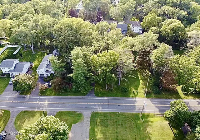 Photo 3 of Sale Pending at 2221 Balltown Rd, Niskayuna, NY 12309 | MLS# 202624900 | Listing updated on 2026-09-16