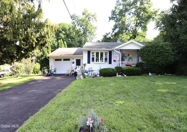 Photo 2 of Single family home for sale at 535 Salina St, Schenectady, NY 12308 | MLS# 202624842 | Listing updated on 2026-09-22